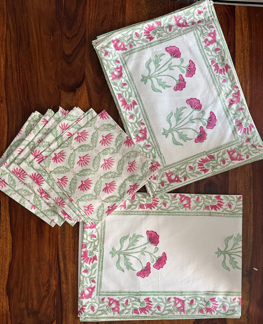 Gulabi Mat Runner Napkin Set