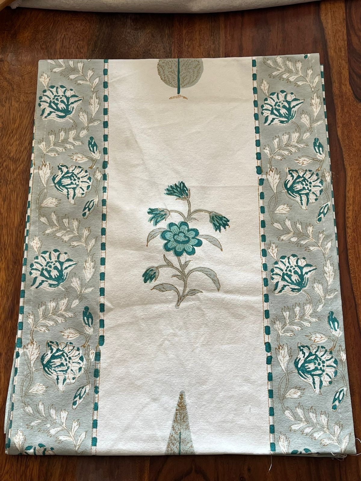 Mint & White Butaa Table Runner