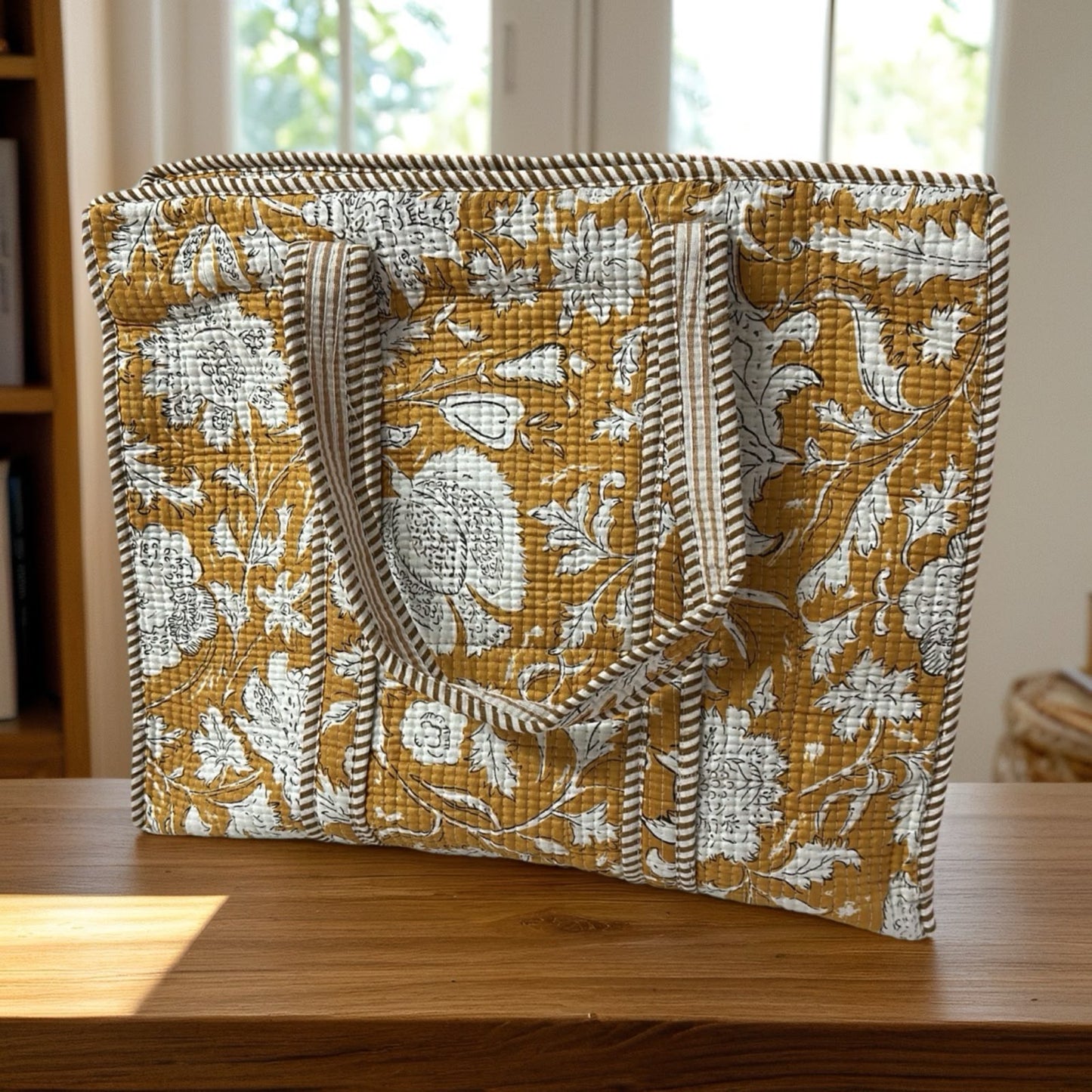 Alphonso Maxi Tote (18X18)